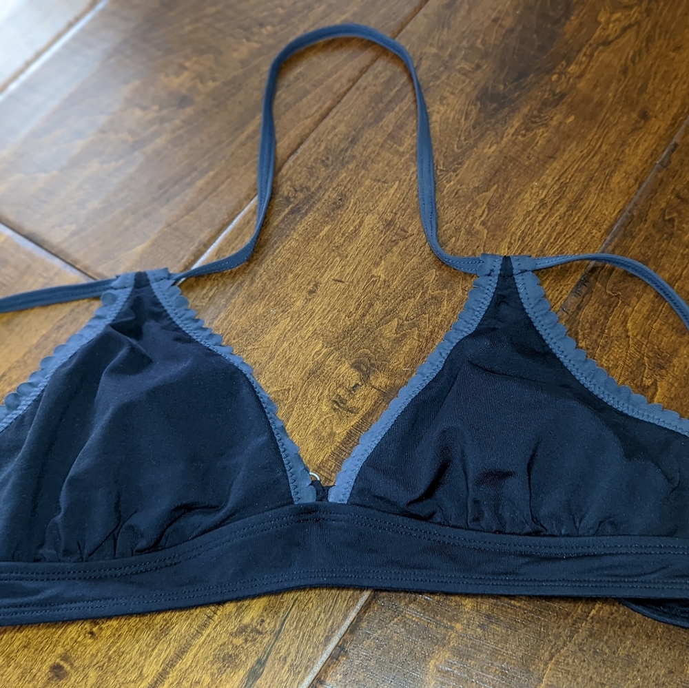 Athleta Scalloped Trim Swim Top, Sz M